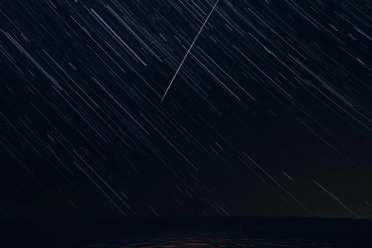 Cartes du ciel organisées par signe du zodiaque avec les motifs de constellations